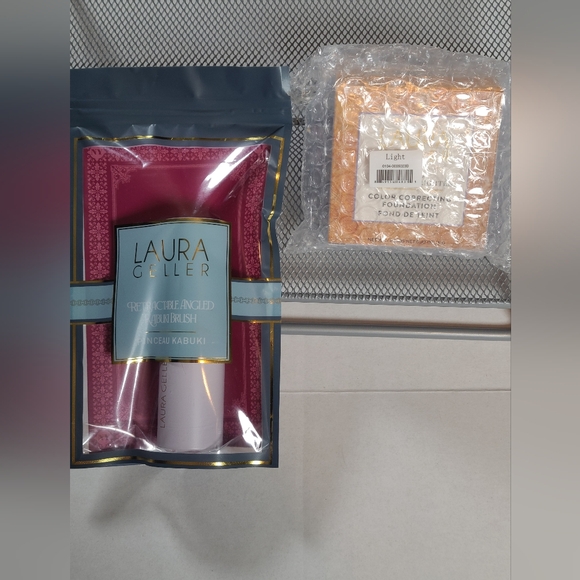 Laura Geller Other - Laura Geller Baked Balance-N-Brighten Color Correcting Foundation-Light W Brush